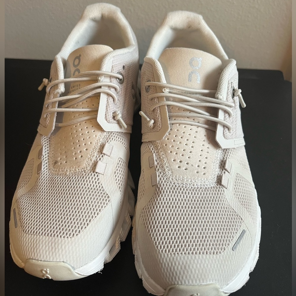 On Running Cloud 5- Pearl white color
